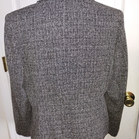 Women's Blazer - Picture 8 of 12